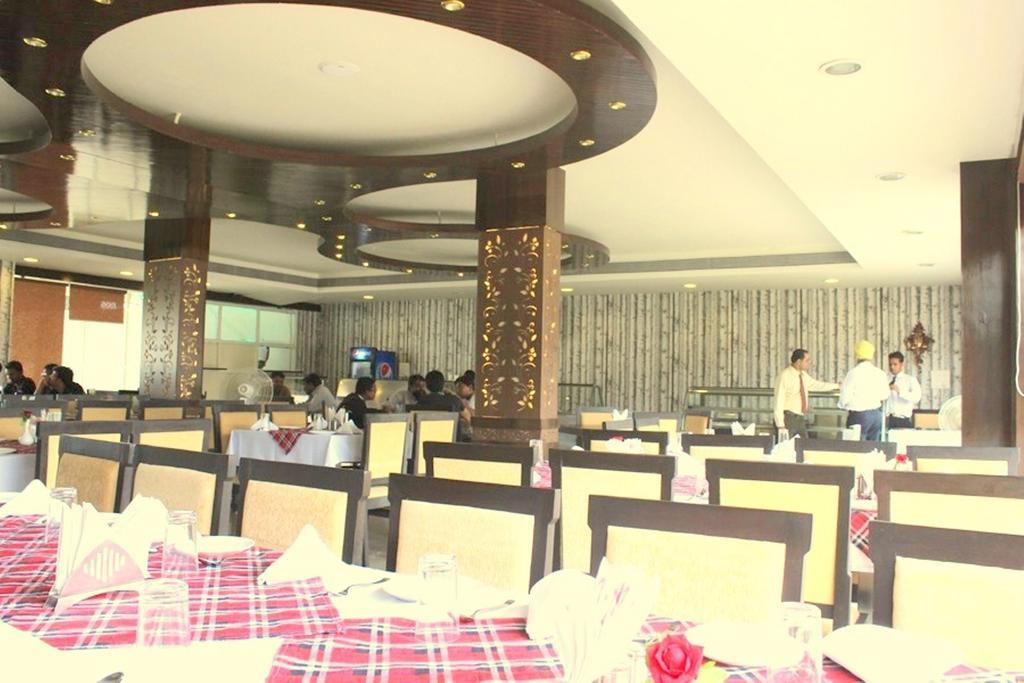 Hotel Shiv Vilas Bhopal Zewnętrze zdjęcie
